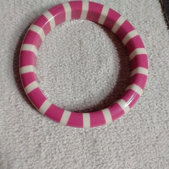 Pink and white bangle bracelet approx. 2.5 - Picture 1 of 3
